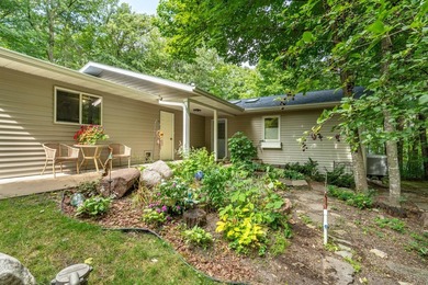 Welcome to lake life! This property truly offers everything you - photo 3