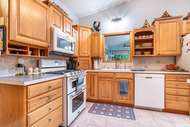 Welcome to lake life! This property truly offers everything you - photo 4