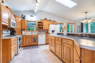 Welcome to lake life! This property truly offers everything you - photo 5