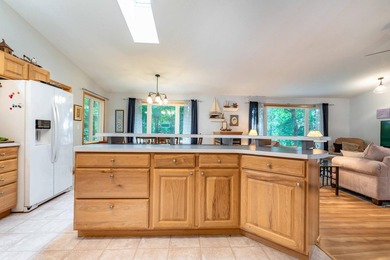 Welcome to lake life! This property truly offers everything you - photo 7