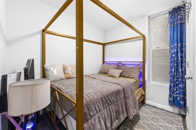 DELIVERED VACANT Ideally located near the Grand Concourse, 1070 - photo 9