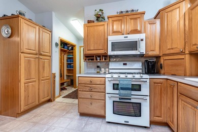 Welcome to lake life! This property truly offers everything you - photo 9