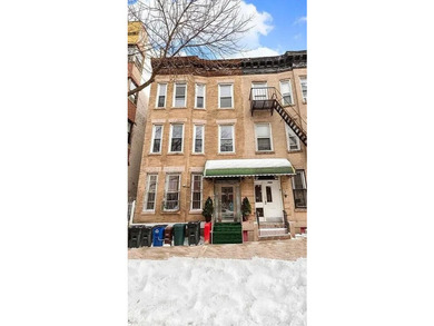 DELIVERED VACANT Ideally located near the Grand Concourse, 1070 - photo 10