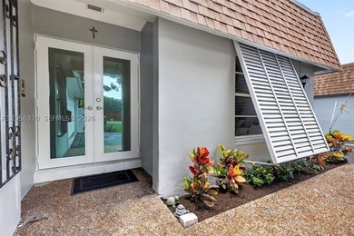 Welcome to this beautifully updated 3-bedroom, 3-bathroom - photo 3