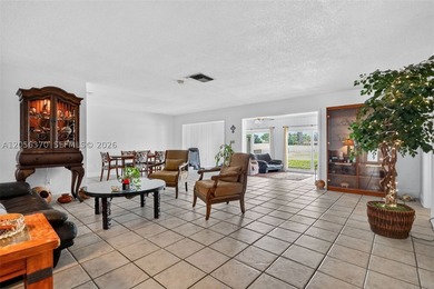 Welcome to this beautifully updated 3-bedroom, 3-bathroom - photo 5
