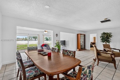 Welcome to this beautifully updated 3-bedroom, 3-bathroom - photo 9