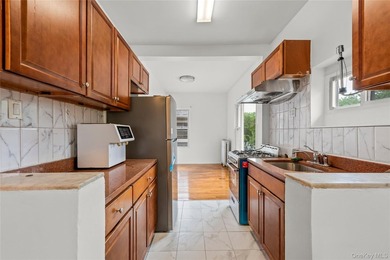 Great detached big house in the heart of Ditmars Park. Walking - photo 17