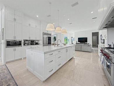 Beautifully renovated 4BR/5.5BA home with separate guest house - photo 19
