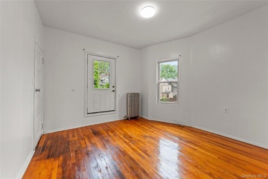 Great detached big house in the heart of Ditmars Park. Walking - photo 20