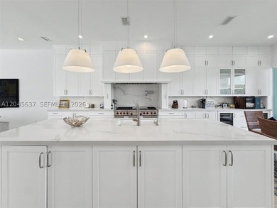 Beautifully renovated 4BR/5.5BA home with separate guest house - photo 21