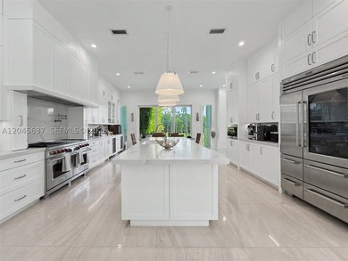 Beautifully renovated 4BR/5.5BA home with separate guest house - photo 22