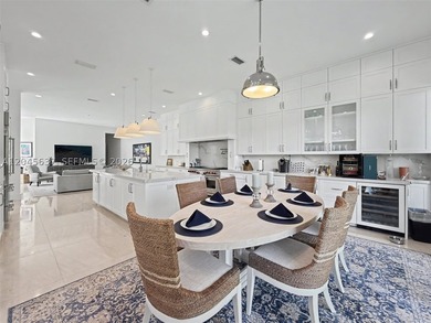 Beautifully renovated 4BR/5.5BA home with separate guest house - photo 25