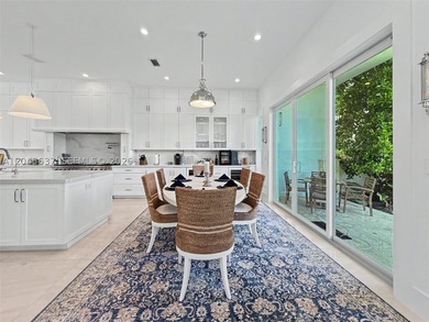 Beautifully renovated 4BR/5.5BA home with separate guest house - photo 26