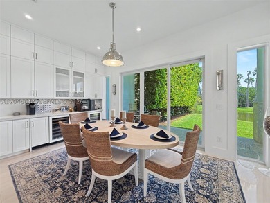 Beautifully renovated 4BR/5.5BA home with separate guest house - photo 27