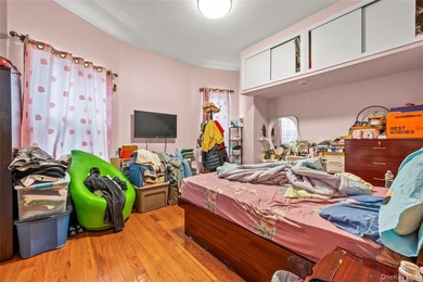 Great detached big house in the heart of Ditmars Park. Walking - photo 29