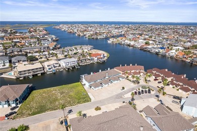 Tucked away at the end of a peaceful cul-de-sac, this 3-bedroom - photo 30