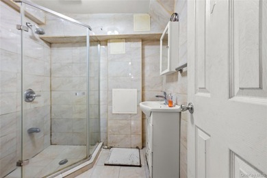 Great detached big house in the heart of Ditmars Park. Walking - photo 30