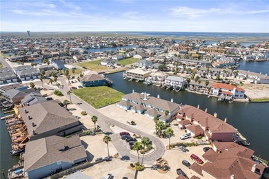 Tucked away at the end of a peaceful cul-de-sac, this 3-bedroom - photo 31
