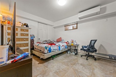 Great detached big house in the heart of Ditmars Park. Walking - photo 32