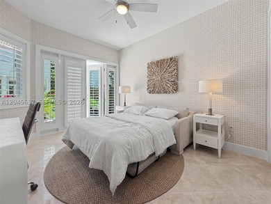 Beautifully renovated 4BR/5.5BA home with separate guest house - photo 41
