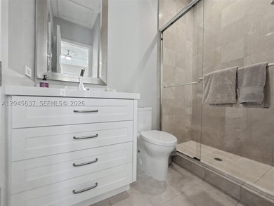 Beautifully renovated 4BR/5.5BA home with separate guest house - photo 43