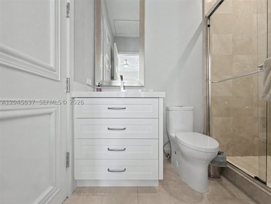 Beautifully renovated 4BR/5.5BA home with separate guest house - photo 44