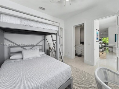 Beautifully renovated 4BR/5.5BA home with separate guest house - photo 50