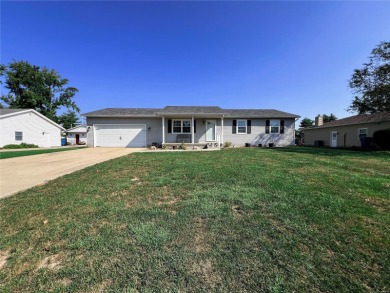 Raccoon Lake Home For Sale in Centralia Illinois