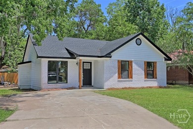 Price Improvement! Welcome to 2020 Cowan Ave, a stunningly - photo 5