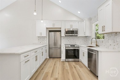 Price Improvement! Welcome to 2020 Cowan Ave, a stunningly - photo 10