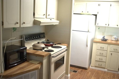 Conveniently located near beaches, shopping, dining, and parks - photo 5
