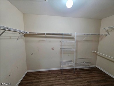 Welcome to this beautifully maintained 3-bedroom plus den - photo 14