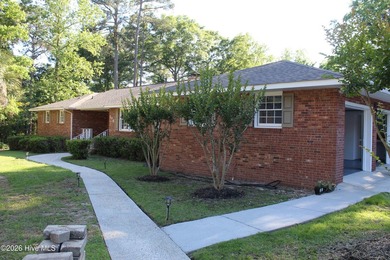 Located in Gem Lakes Subdivision This 3-bedroom, 2.5-bath home - photo 4