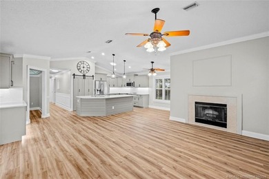 Welcome to Pinecrest Lakes! Situated on 1.1 acres, this unique - photo 14