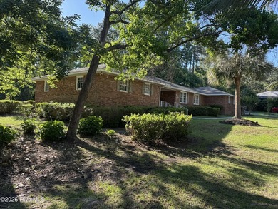 Located in Gem Lakes Subdivision This 3-bedroom, 2.5-bath home - photo 5