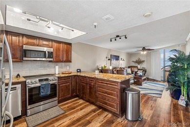 Welcome to easy coastal living in the sought-after Gulf Island - photo 3