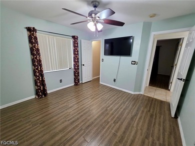 Welcome to this beautifully maintained 3-bedroom plus den - photo 24