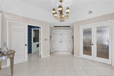 Enjoy oceanfront living in this sunny and bright three-bedroom - photo 4