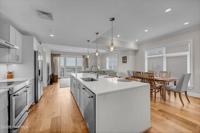 Elegance meets modern comfort in this pristine 2 bed 2.5 bath - photo 8