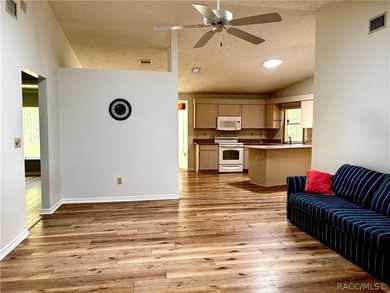 Beautiful, large move in ready home. 3 bedroom 2 bathroom - photo 7