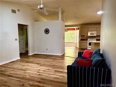 Beautiful, large move in ready home. 3 bedroom 2 bathroom - photo 8