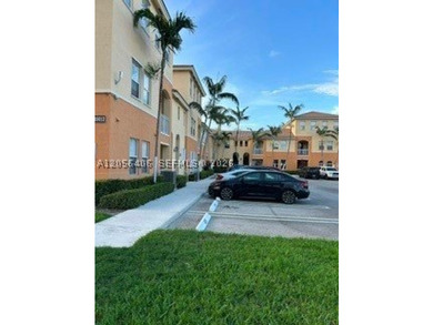Beautiful turnkey 3BR/2.5BA condo in gated Las Sevillas! - photo 4