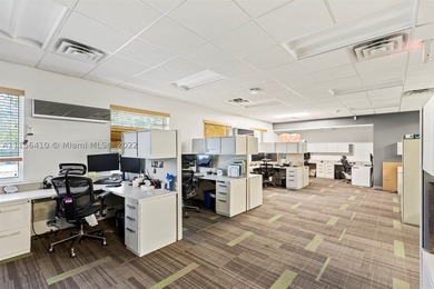 Incredibly rare opportunity to purchase a great commercial - photo 5