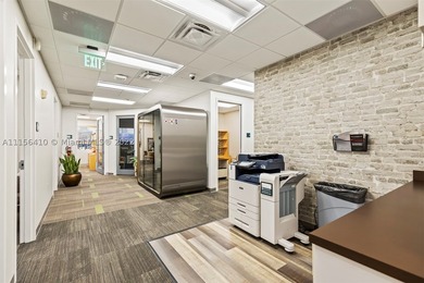 Incredibly rare opportunity to purchase a great commercial - photo 9