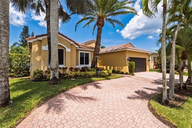 Sought-after Newport model featuring 3 BEDROOMS + AN OFFICE, 3 - photo 2