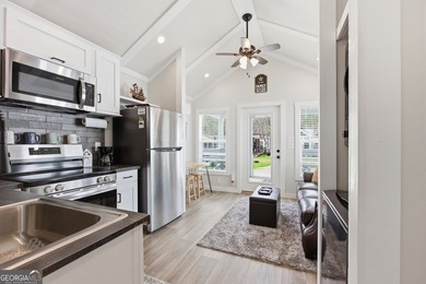 Simple living meets modern comfort in this Wayah model tiny home - photo 16