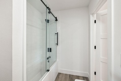 Extensive 'down to the studs' renovation in 2022 delivers a - photo 23