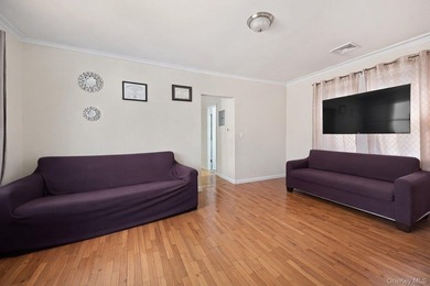 Spacious 2-Family Home on Double Lot - Central Air & Separate - photo 26