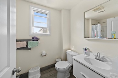 Spacious 2-Family Home on Double Lot - Central Air & Separate - photo 27