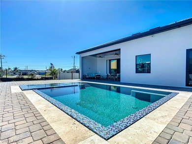 This luxury model home provides over 2,600 SQFT of living space - photo 32